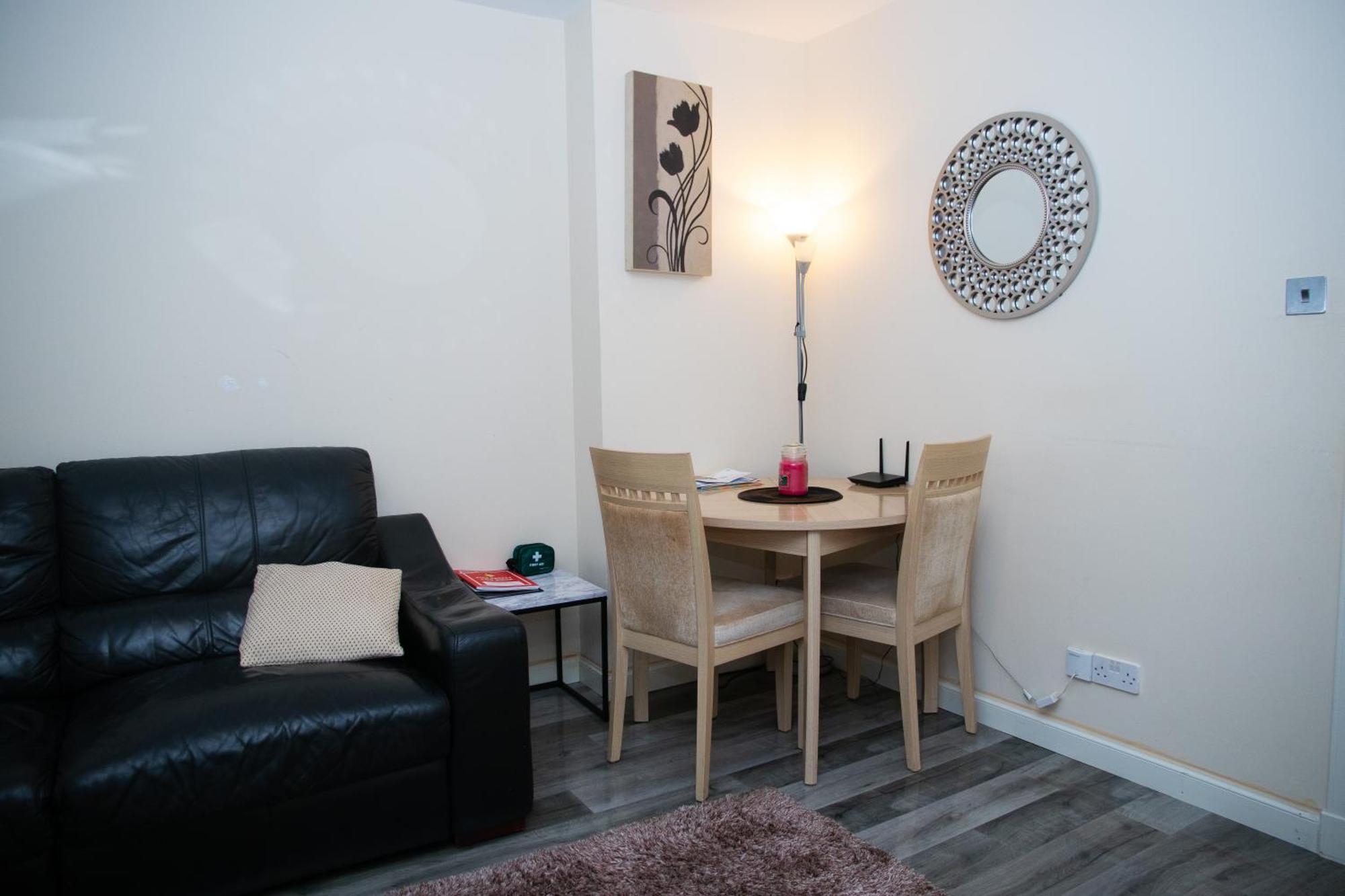 Charlotte Apartment Абърдийн Екстериор снимка